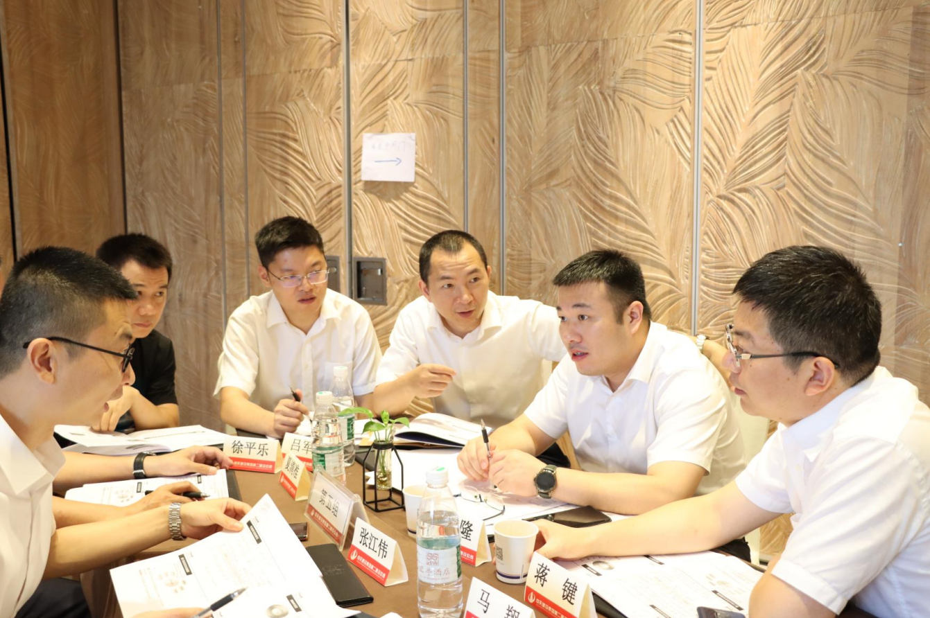 2021年6月25日-26日，918博天堂二建组织开展了2021年中高层主管执行力培训。本次培训特邀清华、北大、上海交大总裁班讲师，中国企业家协会特聘高级讲师许晋老师进行授课。